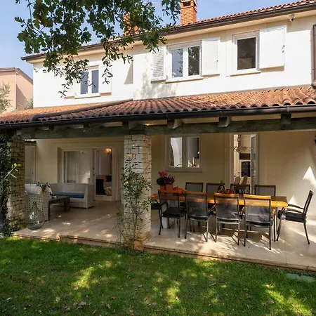 Sunset Garden Comfortable Holiday Poreč