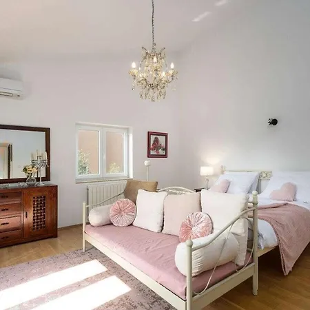Sunset Garden Comfortable Holiday Villa